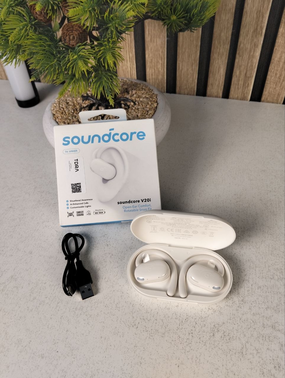 Écouteurs Open-Ear soundcore by Anker V20i Crochets Ajustables Autonomie 36H et Lumières LED - سماعات أنكر اللاسلكية ذات التصميم المفتوح والخطاف القابل للتعديل - Électronique - صورة حقيقية 13
